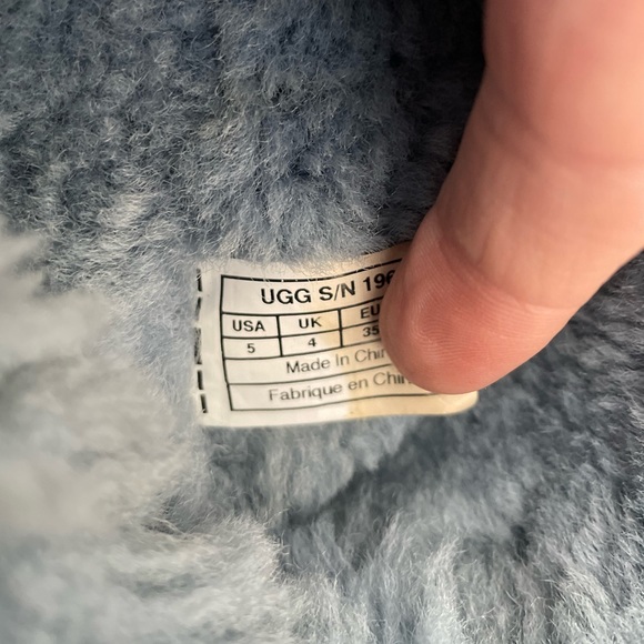 Button up UGGS - Picture 7 of 7